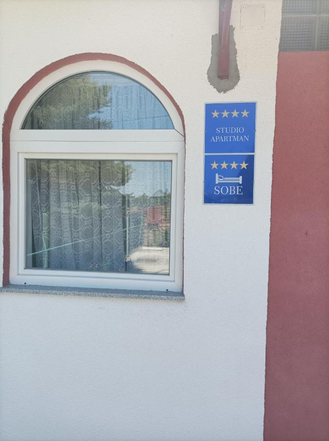 Arena Nikic Otel Ösek Dış mekan fotoğraf