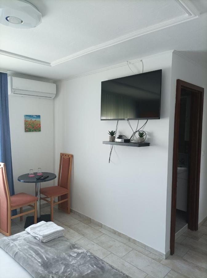 Arena Nikic Otel Ösek Dış mekan fotoğraf
