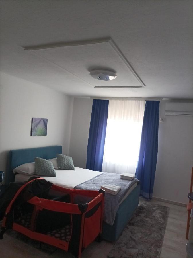 Arena Nikic Otel Ösek Dış mekan fotoğraf