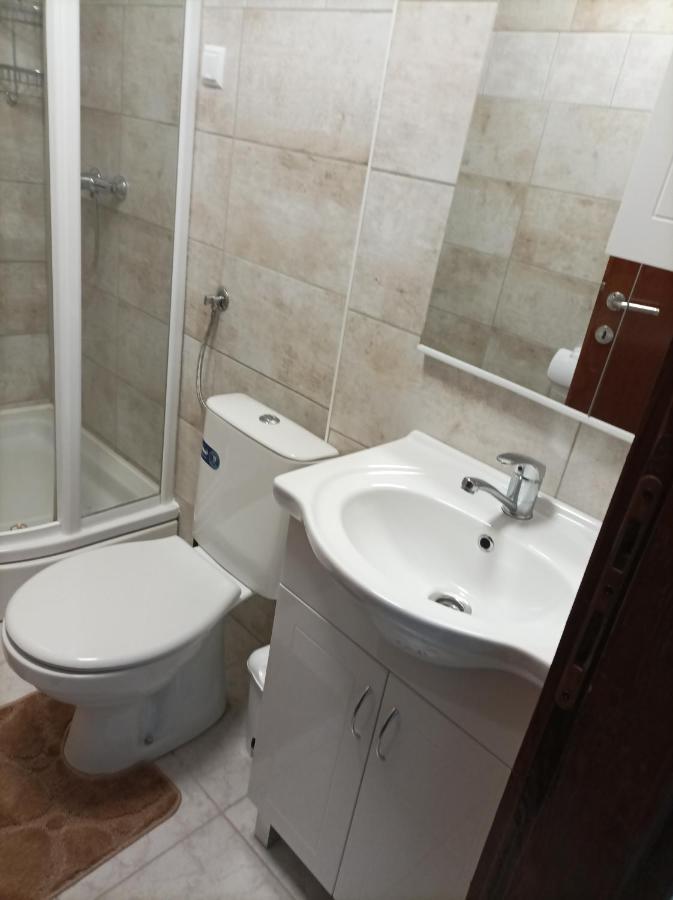 Arena Nikic Otel Ösek Dış mekan fotoğraf