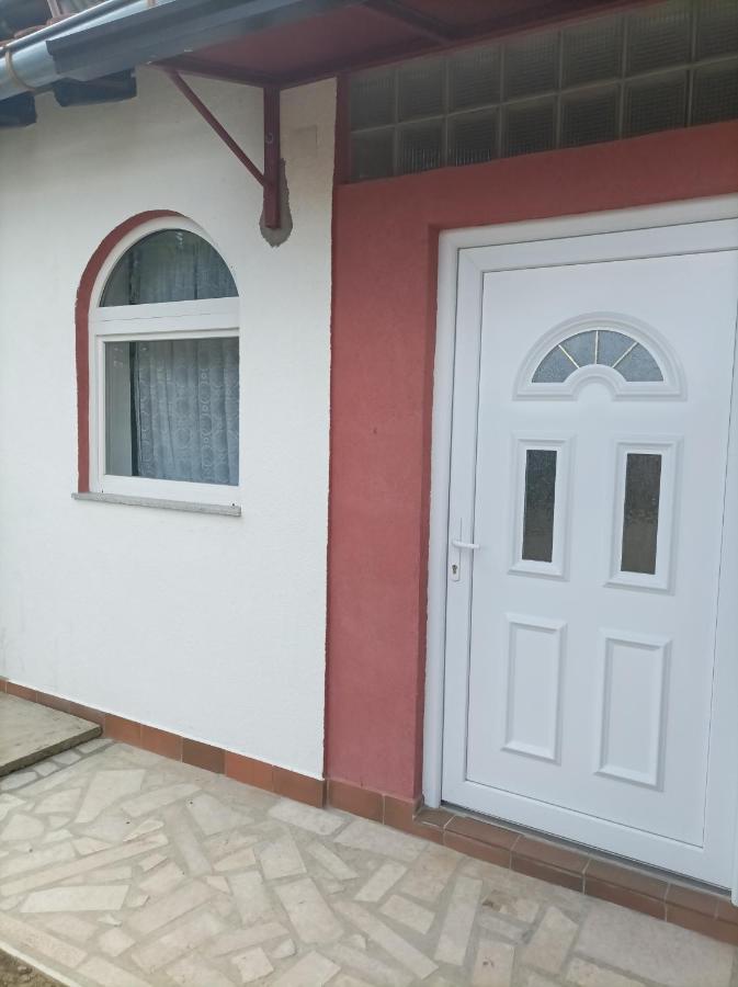 Arena Nikic Otel Ösek Dış mekan fotoğraf