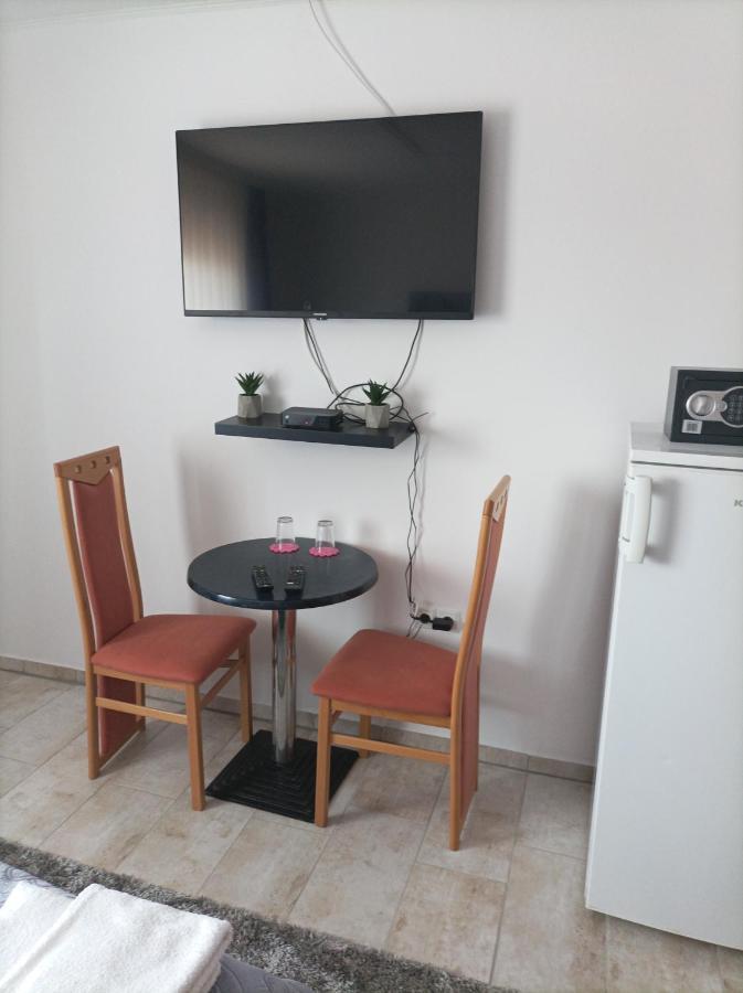 Arena Nikic Otel Ösek Dış mekan fotoğraf