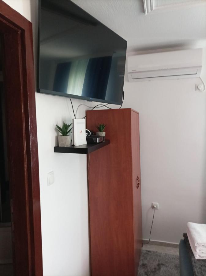 Arena Nikic Otel Ösek Dış mekan fotoğraf