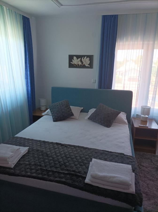 Arena Nikic Otel Ösek Dış mekan fotoğraf