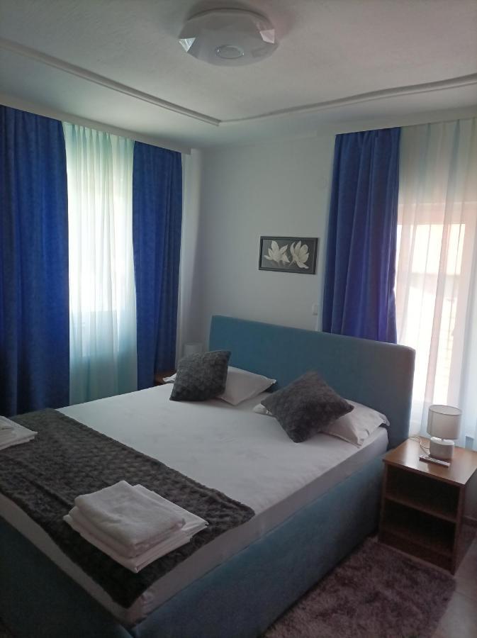 Arena Nikic Otel Ösek Dış mekan fotoğraf