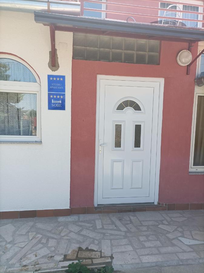 Arena Nikic Otel Ösek Dış mekan fotoğraf
