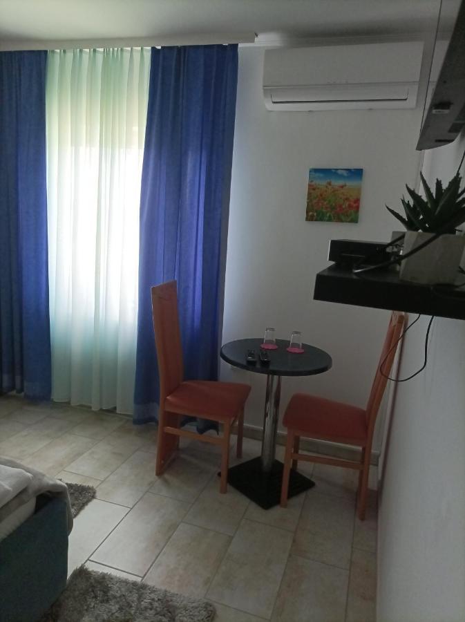 Arena Nikic Otel Ösek Dış mekan fotoğraf