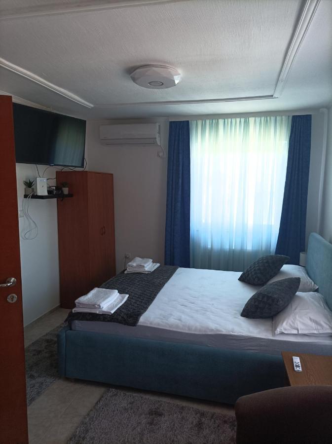 Arena Nikic Otel Ösek Dış mekan fotoğraf