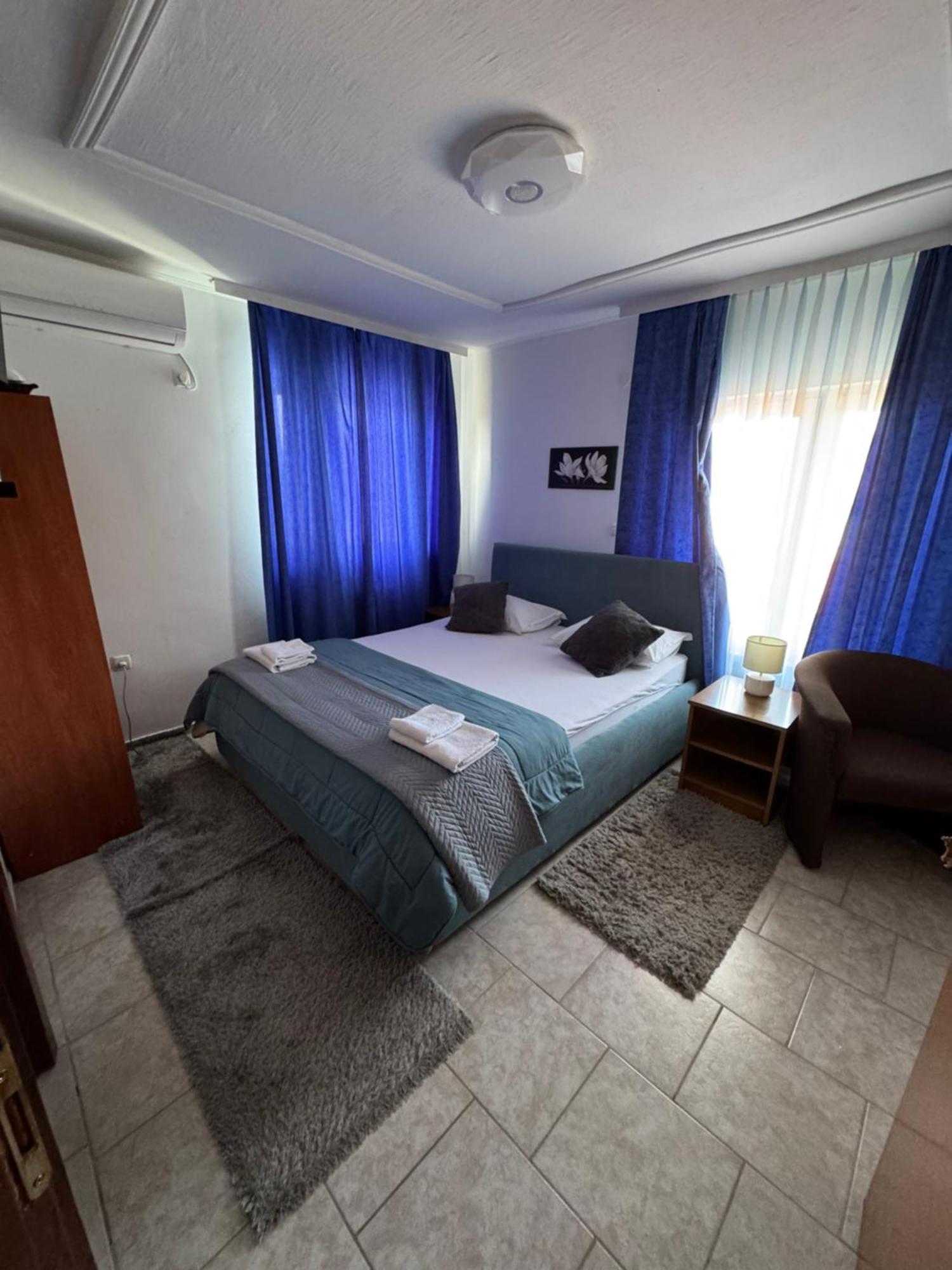 Arena Nikic Otel Ösek Dış mekan fotoğraf