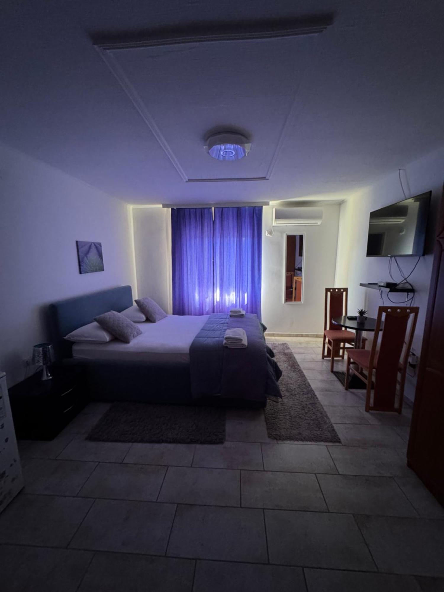 Arena Nikic Otel Ösek Dış mekan fotoğraf